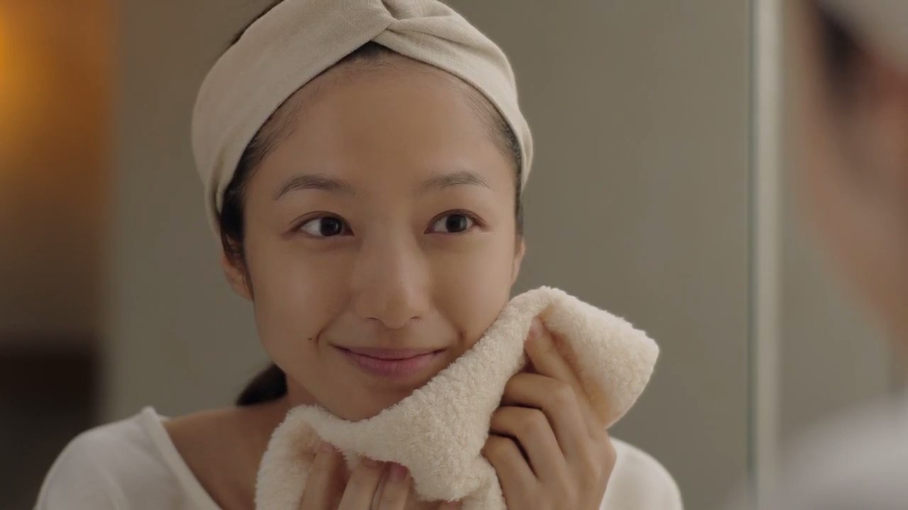 再春館製薬所 ドモホルンリンクル 泡の集中パック 岡田茉奈 | CM