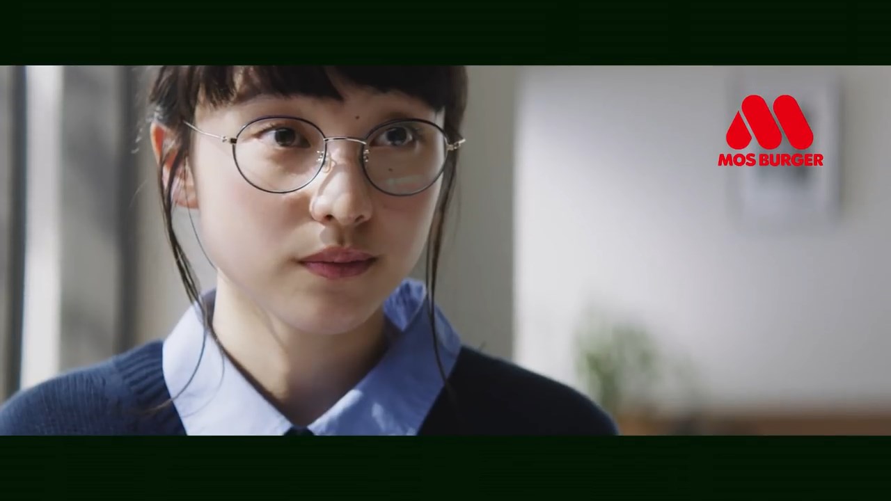 山田愛奈 モスバーガー TVCM「みんなのおいしさチェック(クリームチーズテリヤキバーガー)」篇