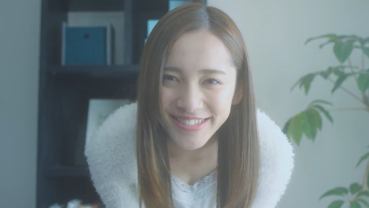 コラントッテ × 都丸紗也華 「彼女と、朝のベット」篇