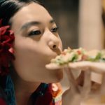 野崎智子 モスバーガー TVCM 「異国の地でナンタコス」篇