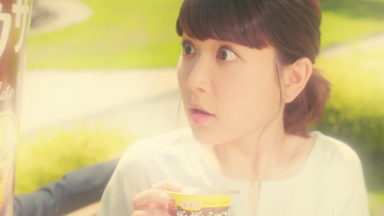 柳英里紗 ザクザクショコラ CM