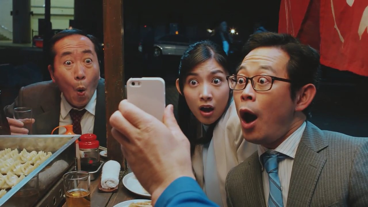 伊藤梨沙子 Booking.com TVCM カンタン検索!餃子屋台編