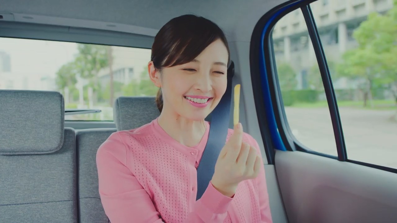 沢田ゆう マクドナルド ドリンク&ポテトホルダー CM 「うらやましい」篇