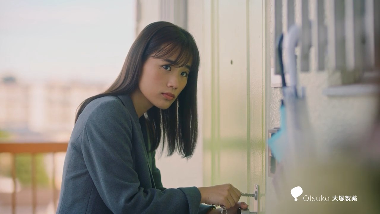 秋山ゆずき ボディメンテ CM 「飲んどきゃよかった」篇