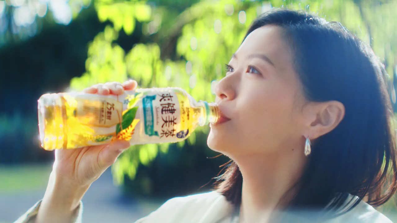 爽健美茶 CM 「ゴクゴク自然に、生きていく」篇