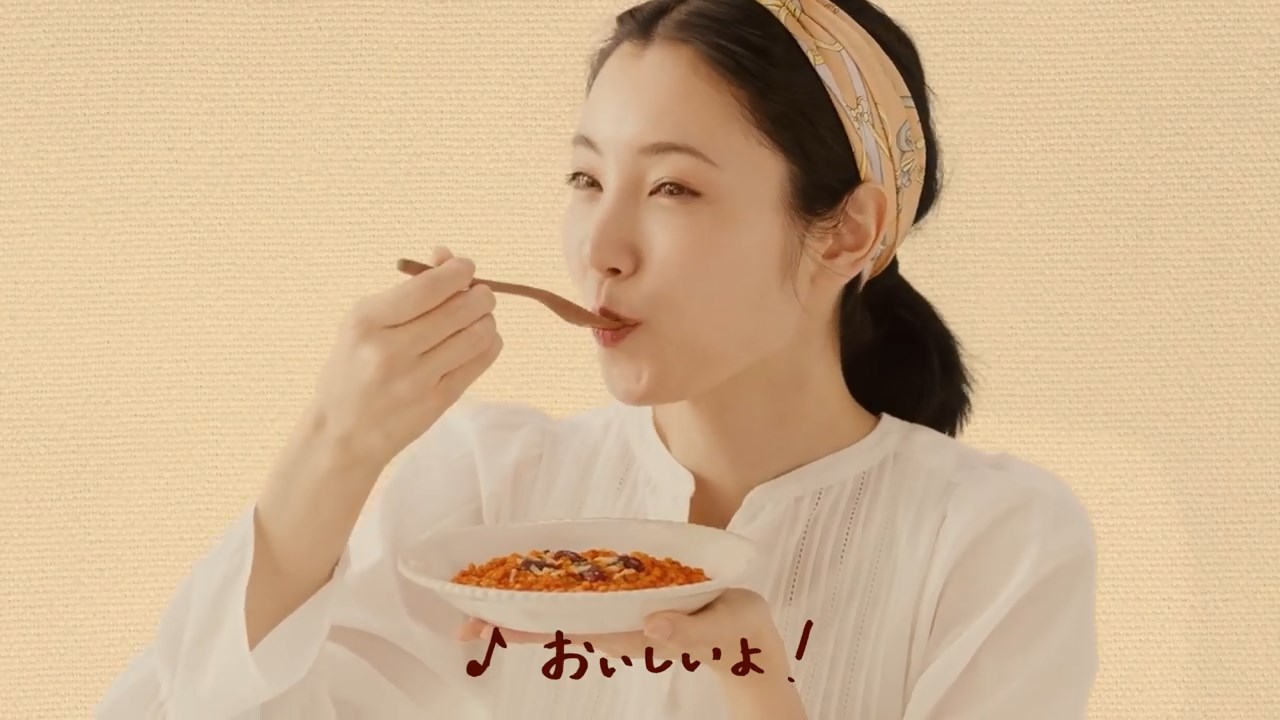 向里憂香 CM マ・マー わたし思いの もち麦リゾット 「踊るもち麦リゾット」篇