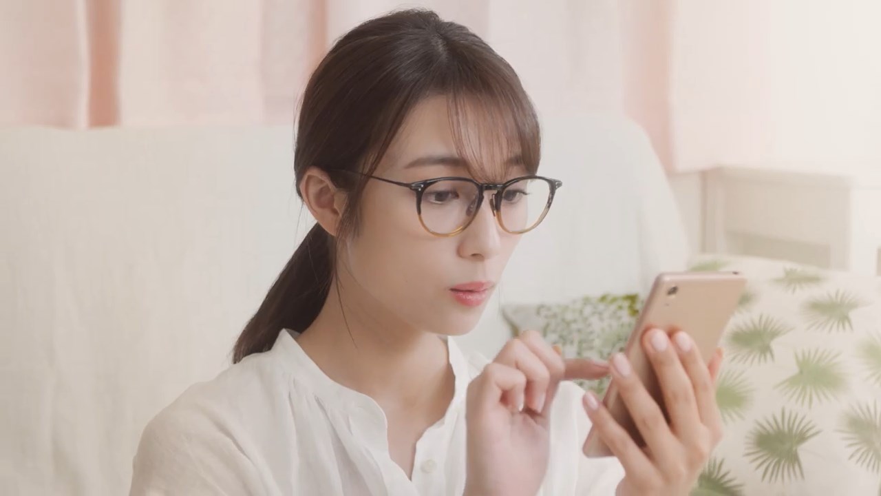 広瀬未花 CM ラクサス バッグ使い放題アプリ
