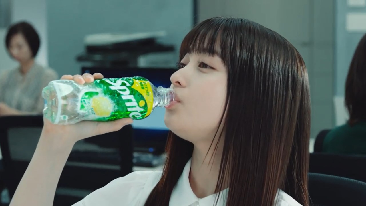 橋本環奈 CM スプライト「瞬間ダイブ」篇