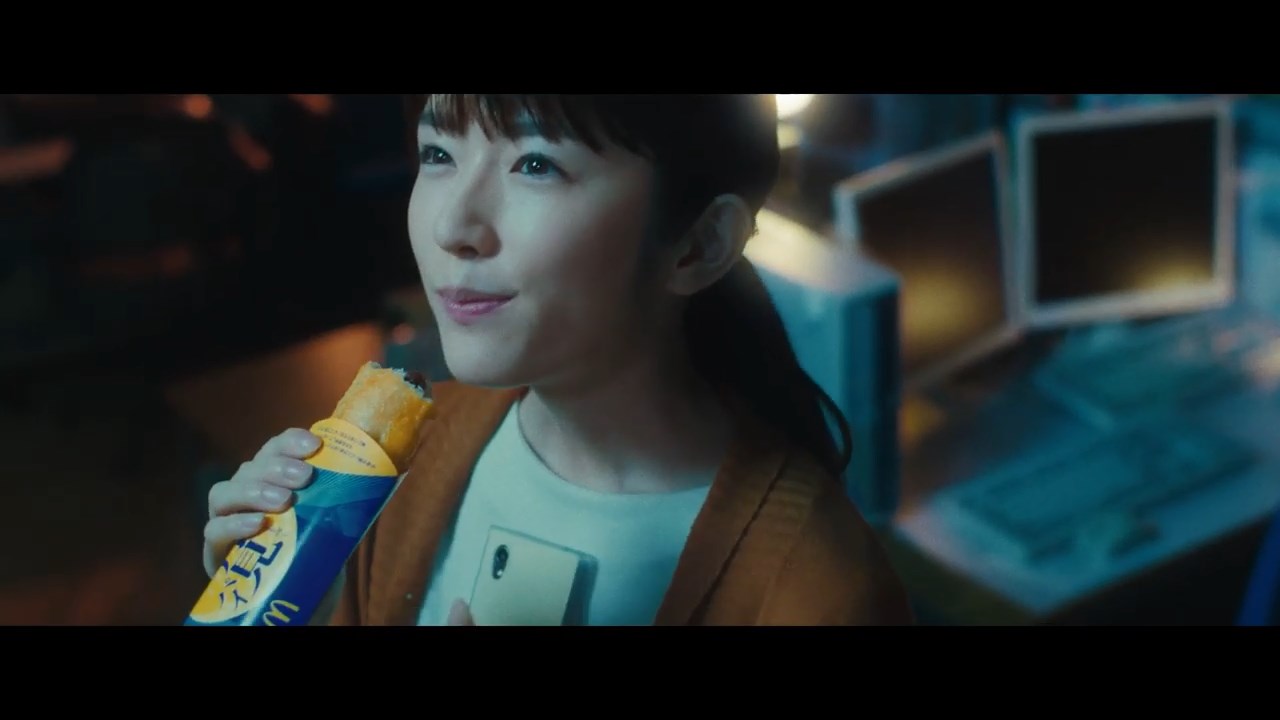 樋口柚子 月見ショートムービー 「月見パイ+月見バーガー」篇