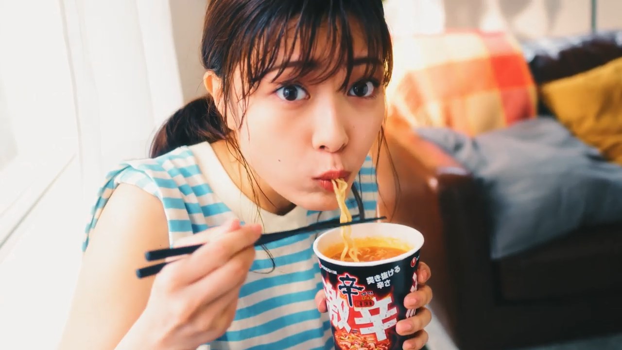 農心ジャパン 辛ラーメン「四六時中、辛ちゃんに夢中」内山愛
