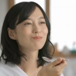 ケロッグ サクサクはちみつフレークのグラノラハーフ サクサク編 梅澤レナ