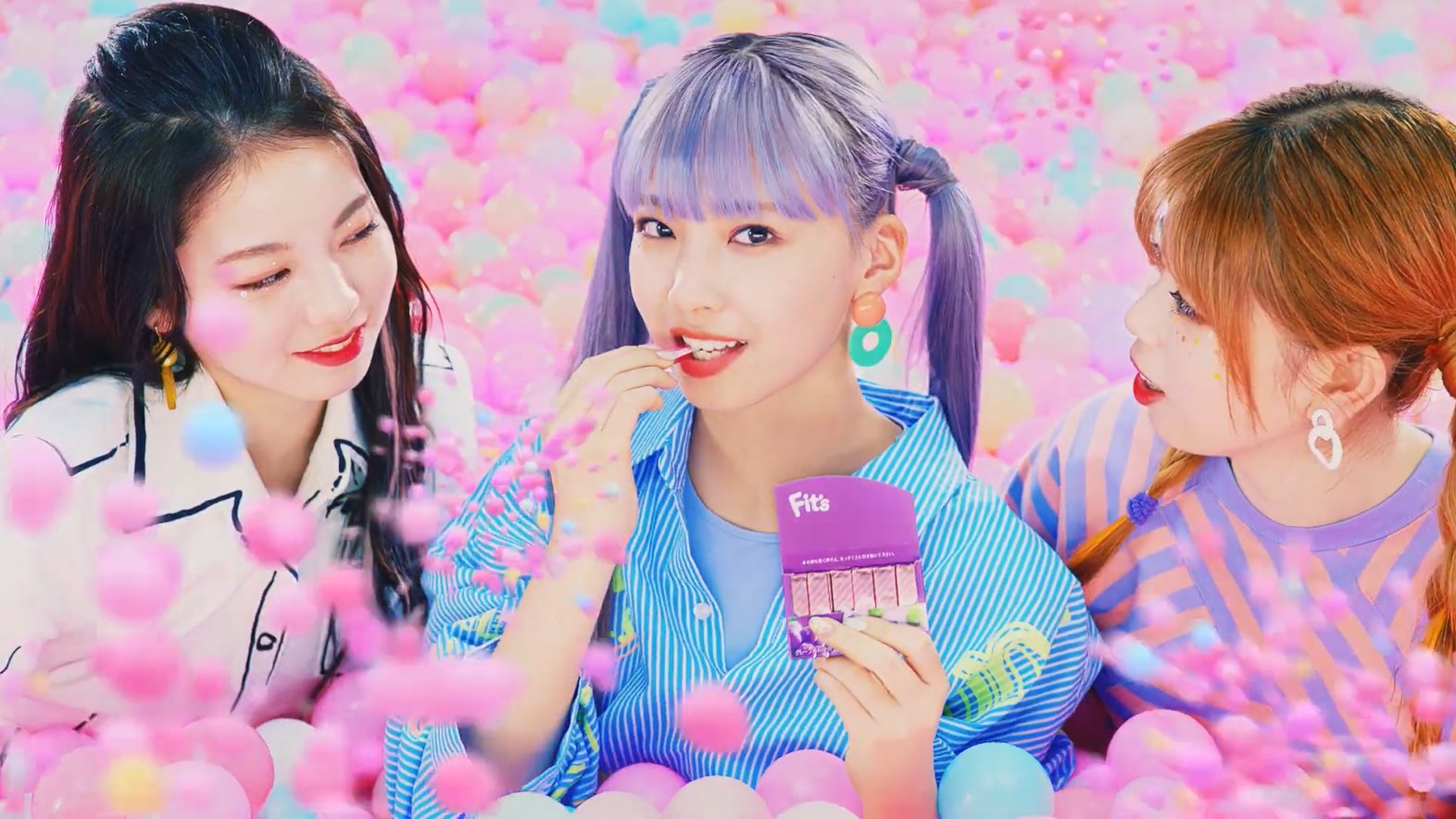 ロッテ Fit's（フィッツ） 「ボールプール」篇 NiziU | CM Watch
