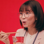 岡本夏美 MARUCHAN QTTA「全力描写 試食」篇