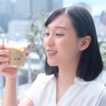 山田愛奈「ブレンディ」スティック冷たい牛乳で飲むシリーズ『テレワーク&冷やしブレンディ篇』